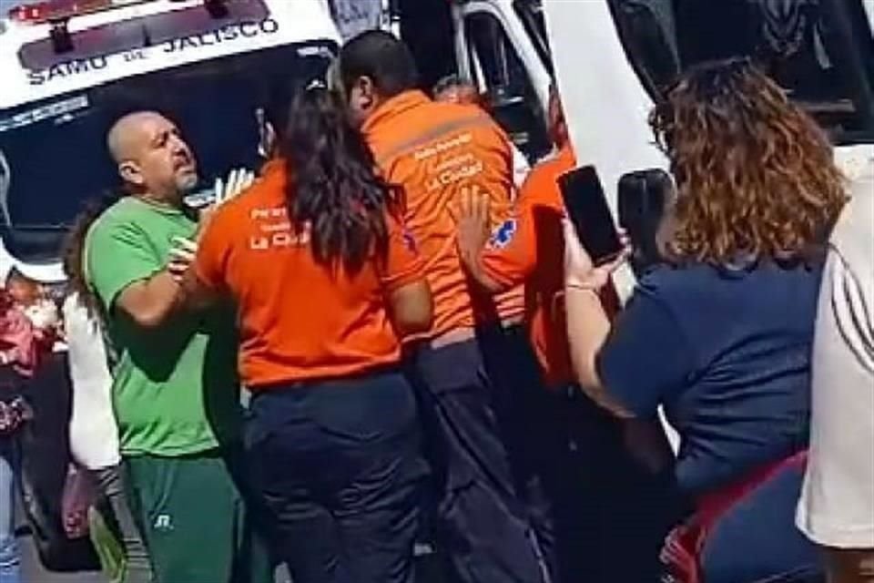 Familiares y allegados a la víctima acusan al chofer de la ambulancia.