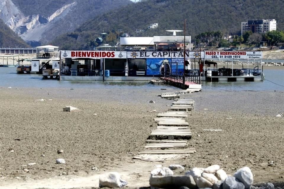 Paseos y comercios en La Boca se han visto afectados ante sequía.