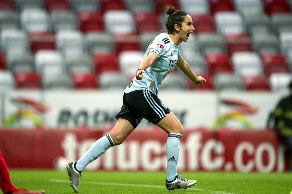 Y, como siempre que entra de cambio, Fernanda Elizondo anotó; fue al 88' de cabeza, dándole la vuelta al marcador momentáneamente.