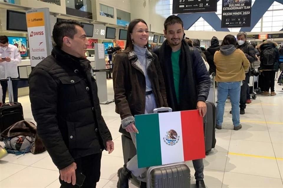 Esta noche parte de Rumania el segundo vuelo de rescate para mexicanos que huyeron de Ucrania junto con sus familiares ante invasión rusa.