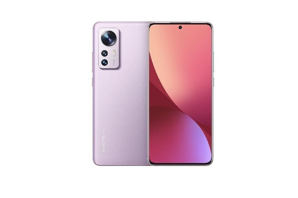 Xiaomi 12 tiene una resolución de pantalla FHD+ (2400 x 1080), frecuencia de actualización de hasta 120Hz y un brillo máximo de mil 100 nits.