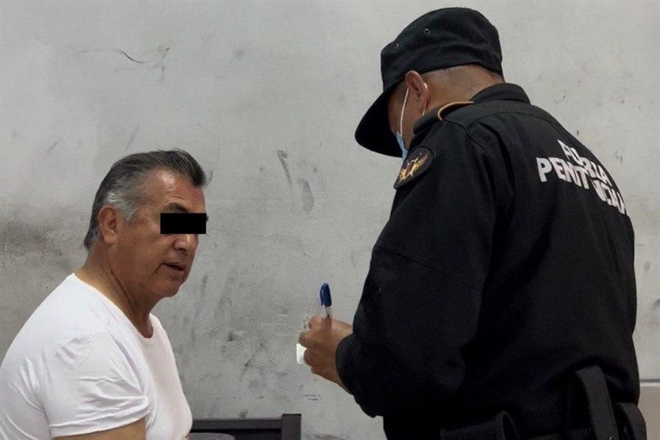 El ex Gobernador, Jaime Rodríguez, se encuentra internado desde el domingo 1 de mayo en el Hospital Universitario en donde será operado. 