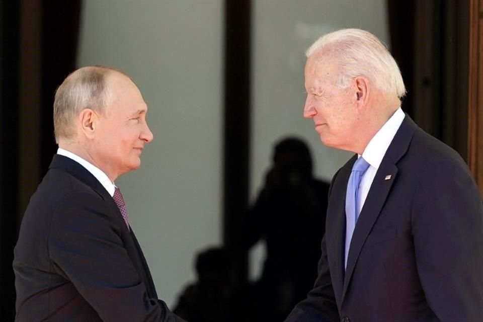 Vladimir Putin y Joe Biden durante un encuentro en Ginebra el año pasado.