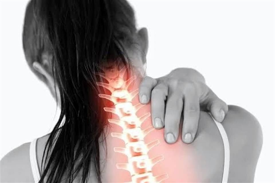 La falta de calcio es una de las principales causas por las que mujeres sufren varios problemas en la columna vertebral como osteoporosis.