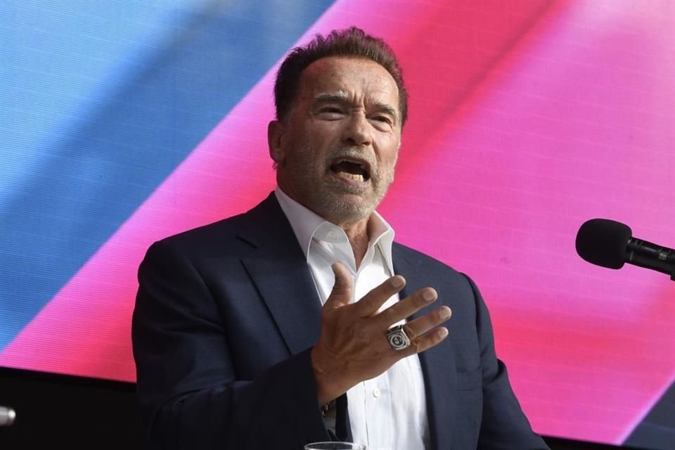 Schwarzenegger exigió a Vladimir Putin a detener la guerra en Ucrania; 'Tú comenzaste esta guerra. Puedes detener esta guerra', señaló.