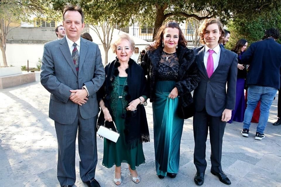 Marcelo Belden, Margarita Elizondo de Belden, Mónica Belden y Mauricio Belden
