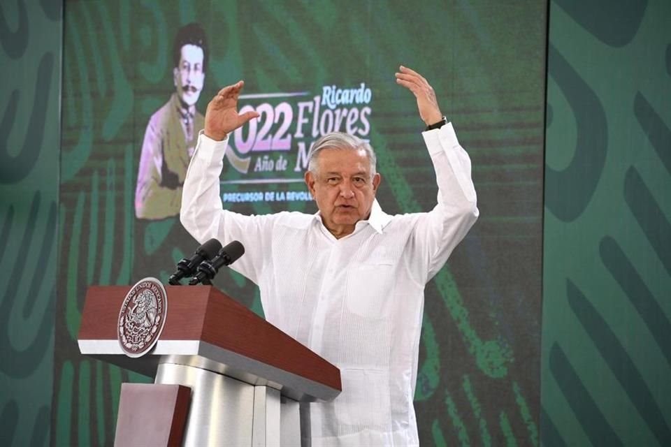 El Presidente en conferencia desde Minatitlán.