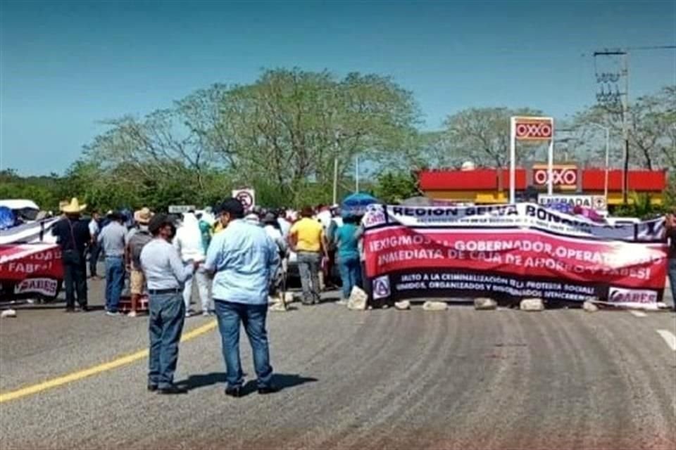 Los docentes afirmaron que han sido víctimas de cobro de piso.