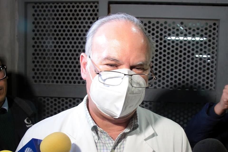 Fuentes allegadas al caso informaron que fue el doctor Carlos Elizondo quien realizó formalmente la petición de traslado. 