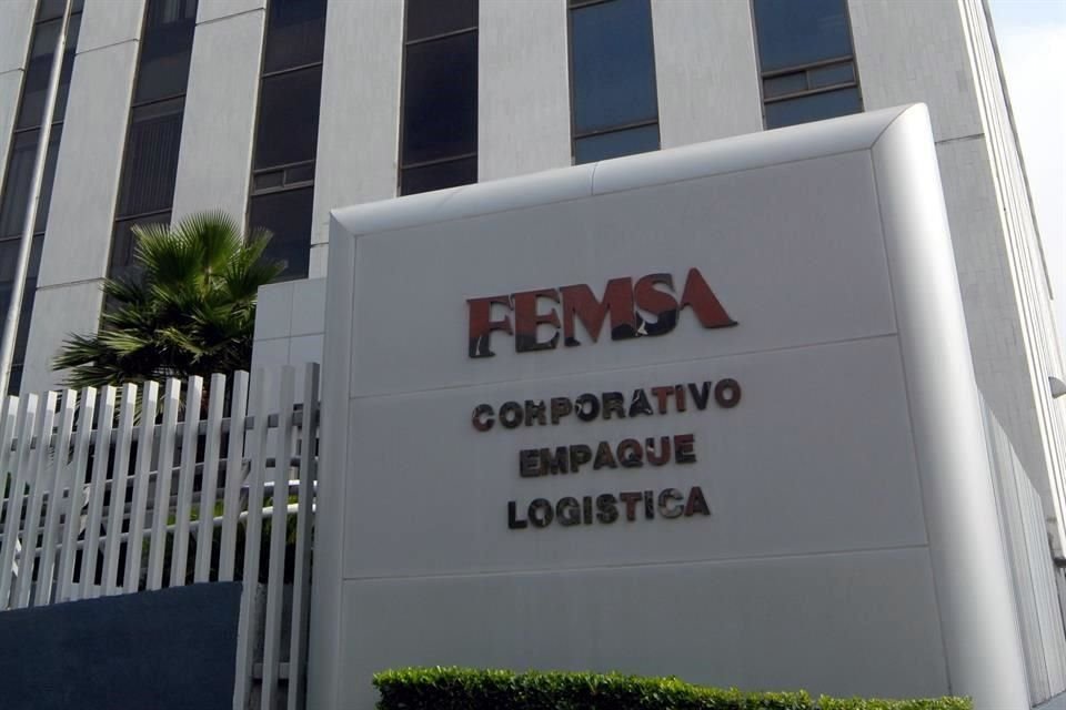 Femsa anunció la salida de su director corporativo y el director de finanzas a partir del 30 de abril próximo.