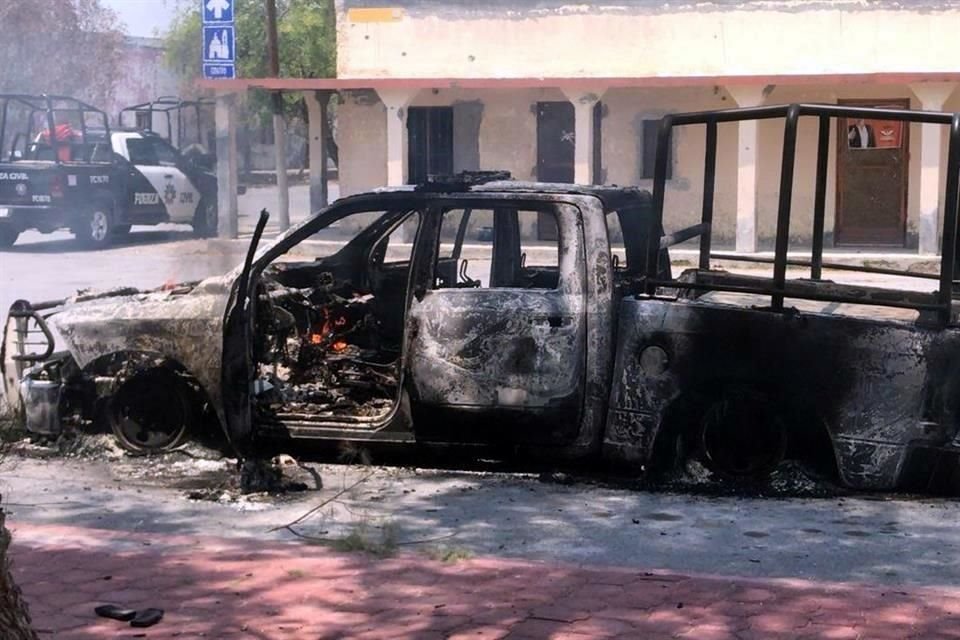 Una patrulla de Fuerza Civil resultó quemada y otra con daños por balas.