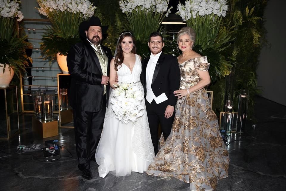 Hugo Lazcano Garza, Daniela Espinoza Vargas, Hugo Lazcano Cantú y Mirna Cantú de Lazcano