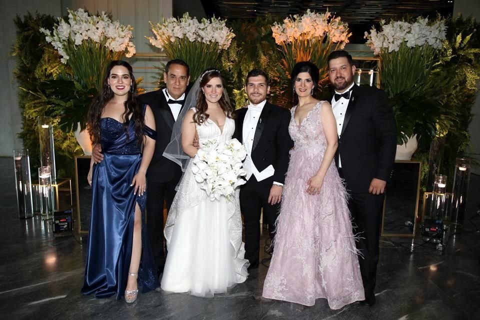 Pamela Espinoza Vargas, Julio Espinoza Zamora, Daniela Espinoza Vargas, Hugo Lazcano Cantú, Sandra Vargas Bravo y Julio Espinoza Vargas