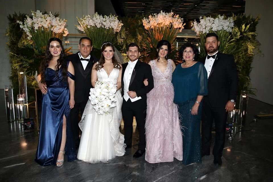 Pamela Espinoza Vargas, Julio Espinoza Zamora, Daniela Espinoza Vargas, Hugo Lazcano Cantú, Sandra Vargas Bravo, Hilda Bravo de Vargas y Julio Espinoza Vargas