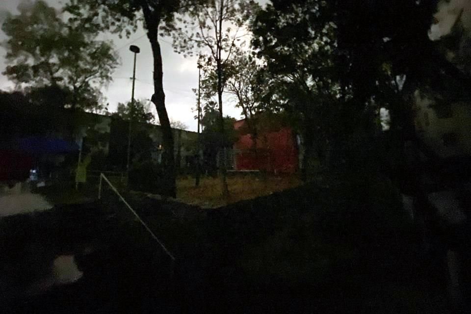 En la Alcaldía Álvaro Obregón se han registrado diversos cortes eléctricos por la fuerte lluvia.