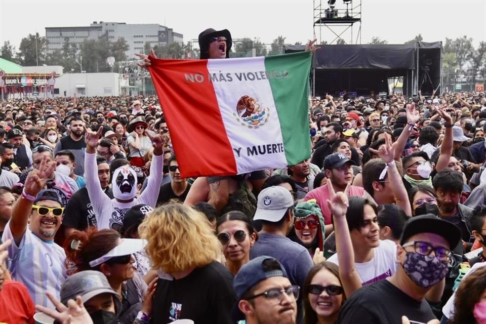 Así se vive el ambiente del festival Vive Latino 2022, en el Foro Sol.