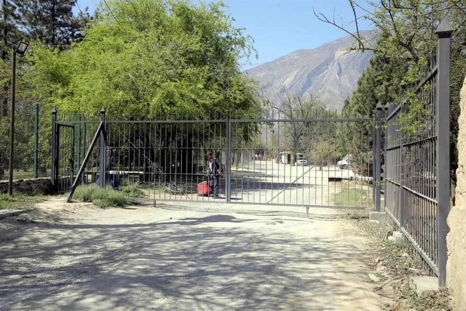 La Fiscalía General de Justicia catea el domicilio particular del ex Gobernador Jaime Rodríguez, en el Centro de García.