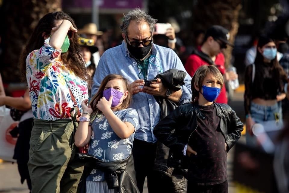 Eugenio Caballero, Diseñador de Producción y Director de Arte mexicano ganador del Óscar, asistió junto a su familia a la jornada musical del domingo.