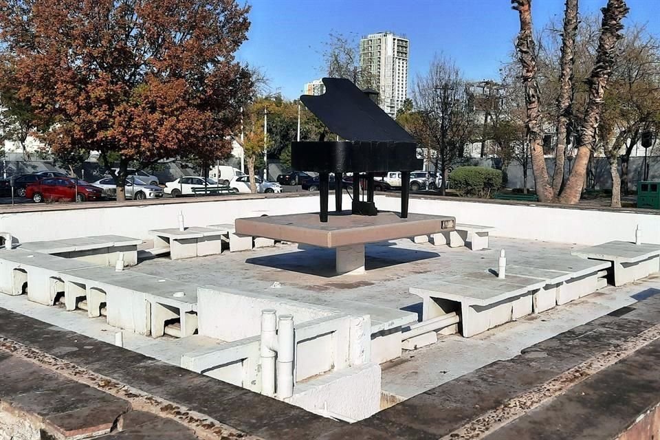 Tras el robo de la estatua de Agustín Lara, en la Plaza de los Compositores sólo quedo el piano del músico