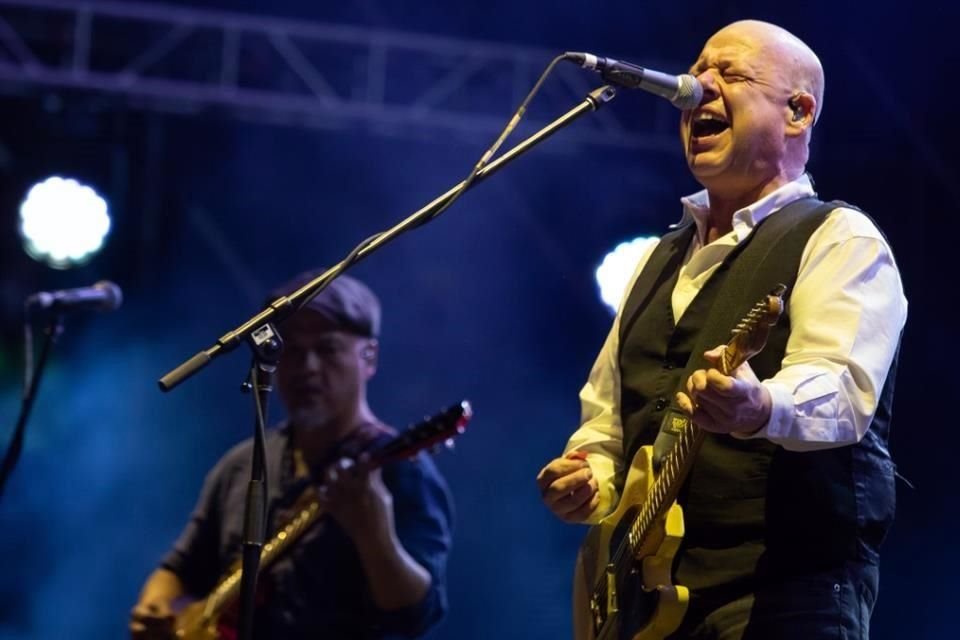 La Banda MS y la estadounidense Pixies (en foto) clausuraron la edición 2022 del Vive Latino, que recibió en dos días a 162 mil personas.