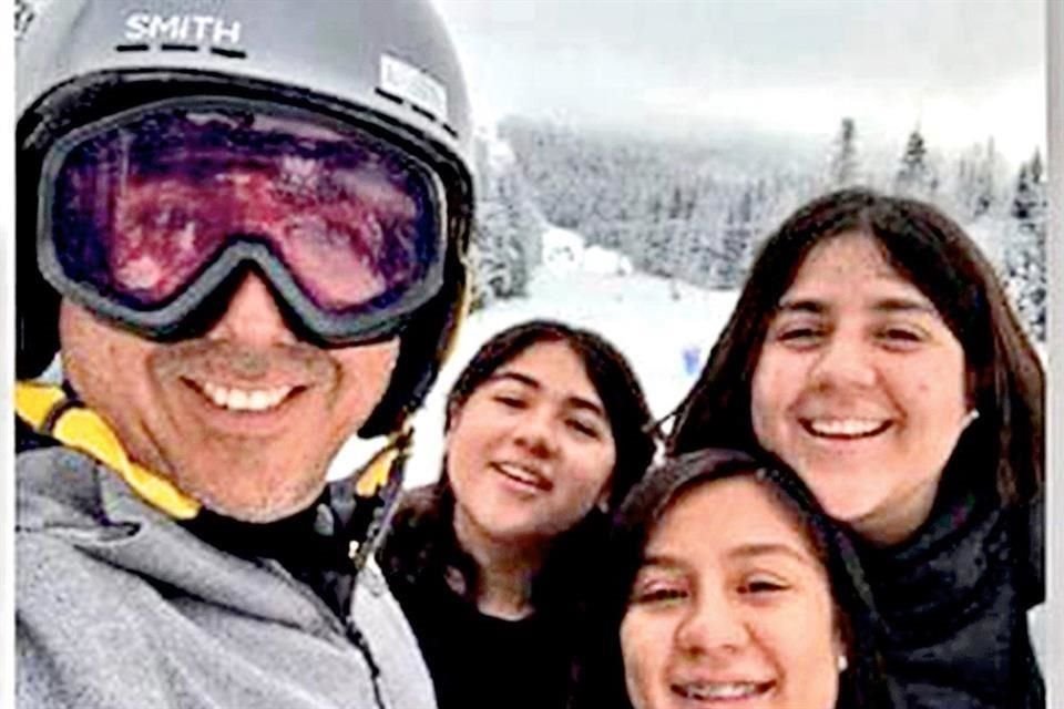 Rafael Caraveo, investigado por posible enriquecimiento ilícito, presumió durante años en redes sociales sus viajes por distintas partes del mundo.