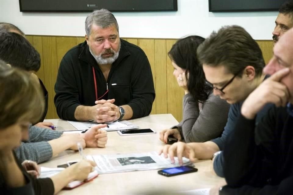 El periodista y Premio Nobel de la Paz Dmitry Muratov desafía al Kremlin y a su ley de censura al contar la guerra desde la línea oficial.