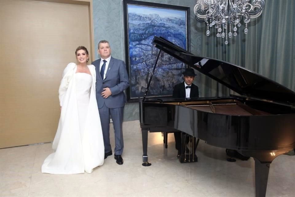 Paola Gómez del Campo Porte y Horacio González Elizondo