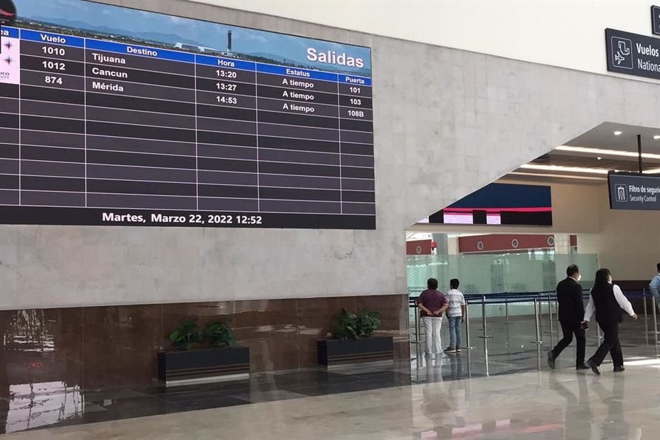 Pasajeros de vuelos a Tijuana y Cancún en AIFA, que reportaron problemas de traslado, fueron reprogramados para salir en la noche del AICM.