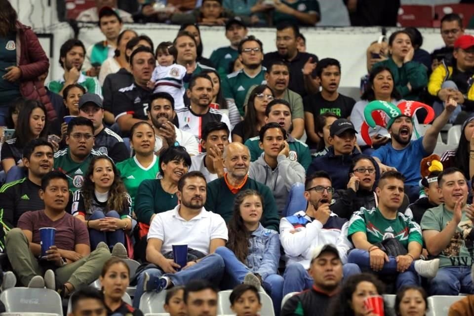 Miles de aficionados volverán al Azteca para alentar al Tri.