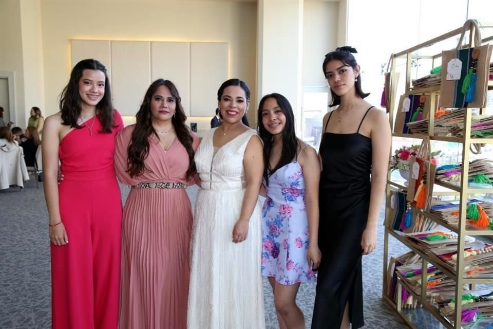 Daniela Rodríguez, Laura Bañuelos, Erika Salomé Rodríguez Calderón, Ivanna Rodríguez y Camila Rodríguez