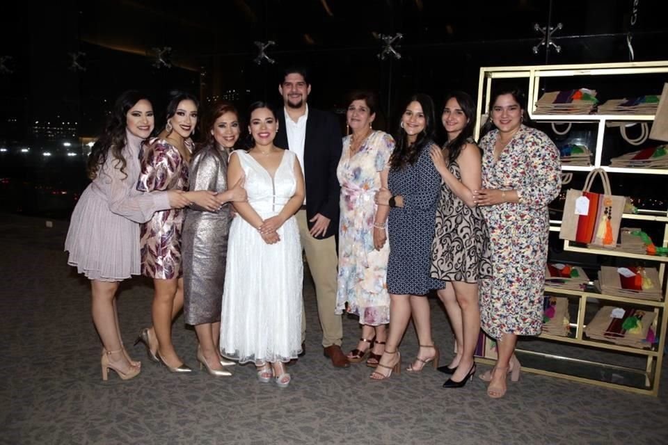 Verónica Lizeth Rodríguez de Madero, Claudia Lorena Rodríguez de Rojas, María Salomé Calderón Gámez, Erika Salomé Rodríguez Calderón, Eduardo González de la Garza, Edna Isabel de la Garza, Nani Gonzál