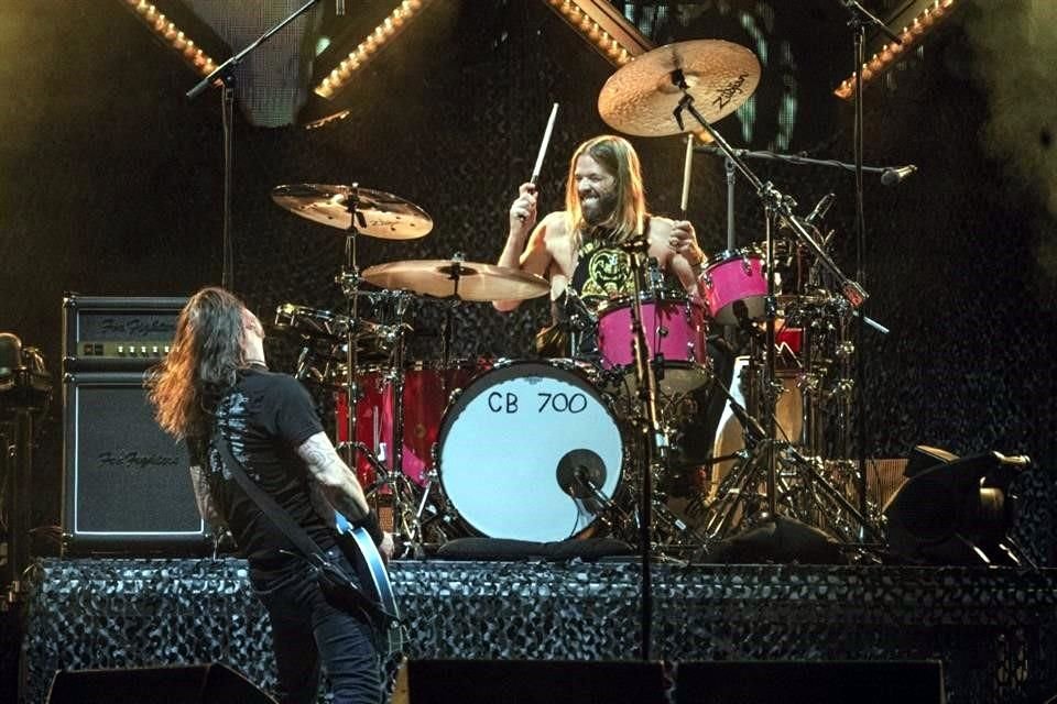 Taylor Hawkins, baterista de la banda de rock Foo Fighters, murió este viernes, en Bogotá, informó la agrupación.