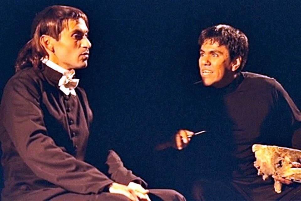 Una de las obras clásicas de Hinojosa es 'Padre Mier', con Francisco de Luna (izq.) como protagonista de la obra.