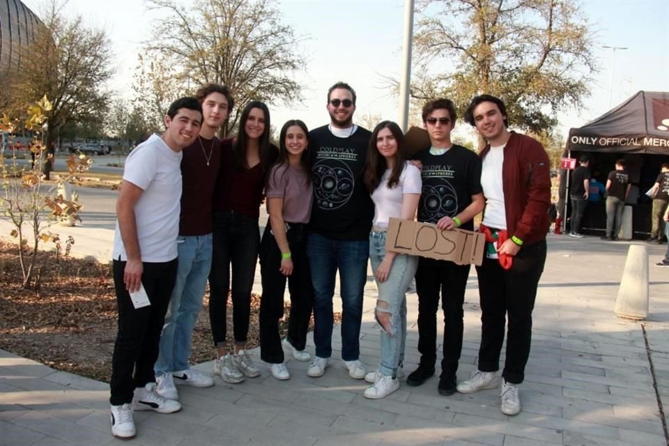 Santiago García, Francisco González, María José Garza, Regina Enríquez, Andrés Güereca,  Isabella Von Rosum, Eduardo Martìnez y Humberto Mena