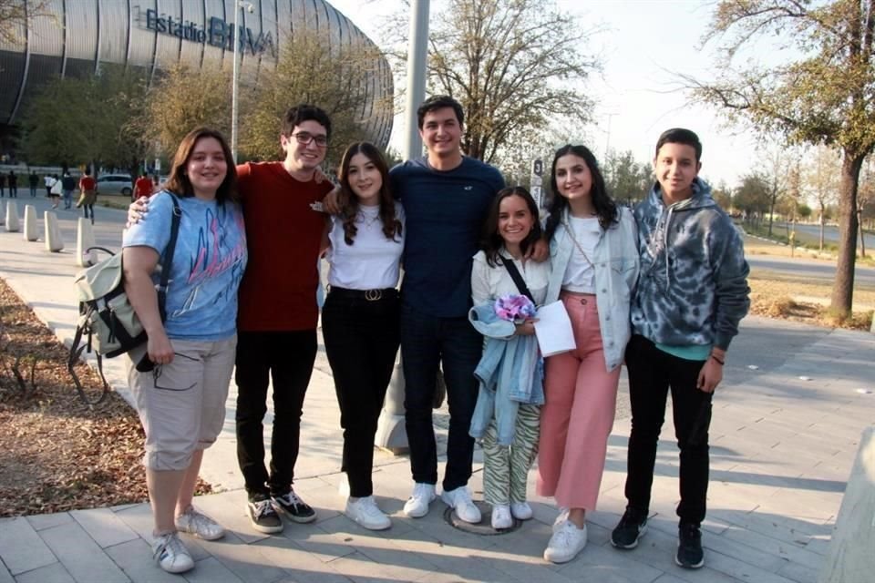 Cecilia García, Josué Montaño, Daniela Cortés, Ricardo Soto, Marcia Vázquez, Sandra Soto y Santiago Soto
