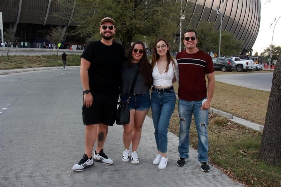 Rafael Baptista, Karina Pérez, Valeria Alvarado y Enrique Pérez