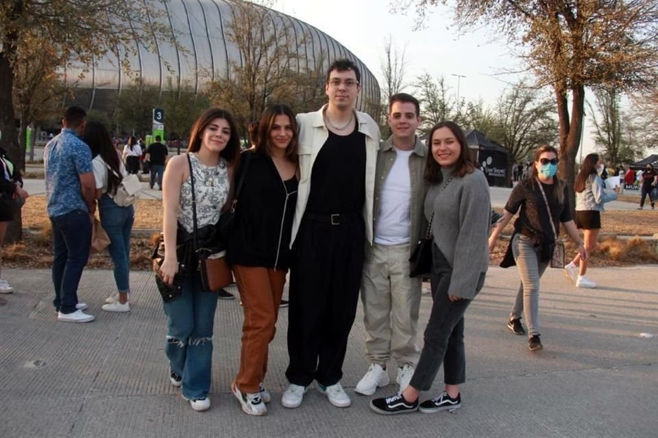 Miranda Romo, Bárbara Romo, José Pablo Martínez, Jorge Salazar y Maca González
