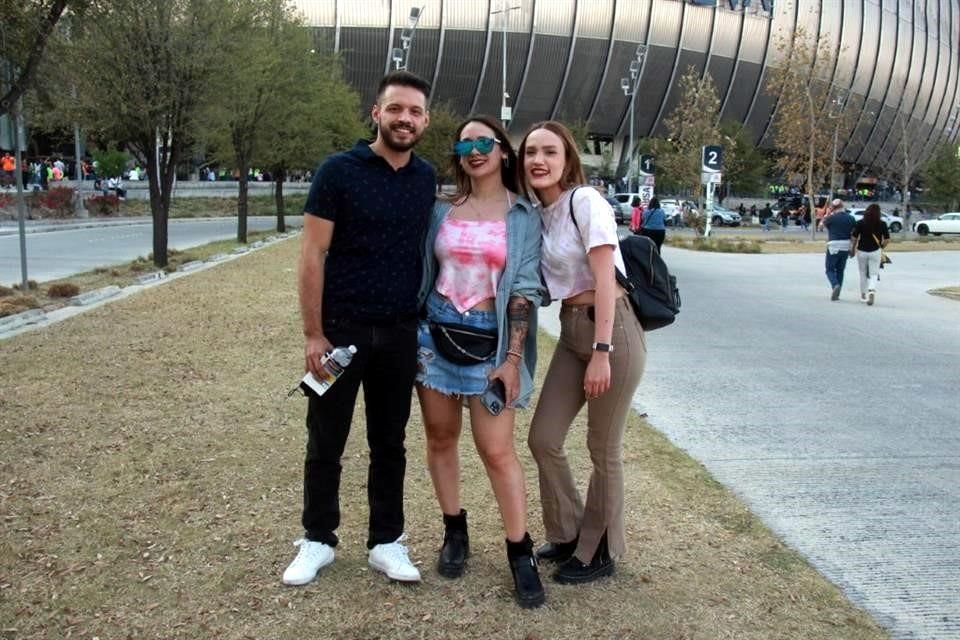 Alejandro Ibarra, Mónica Garza y Katherine Pedrón
