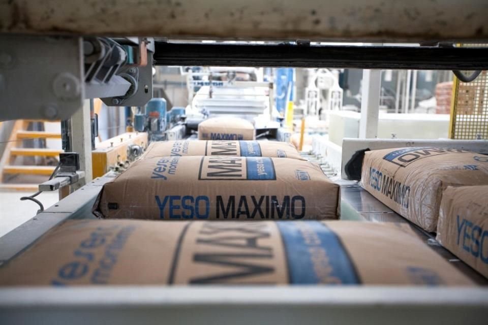 Yeso MAXIMO Construcción fue la primer marca producida por la empresa.