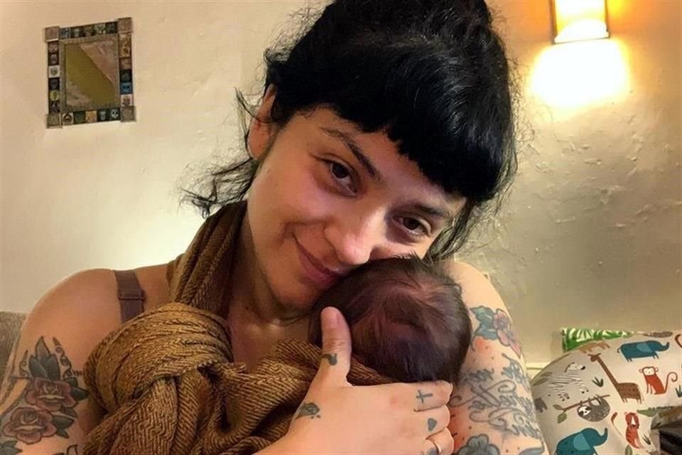 Para Mon Laferte la llegada de su primer hijo fue como un 'shot' de energía.