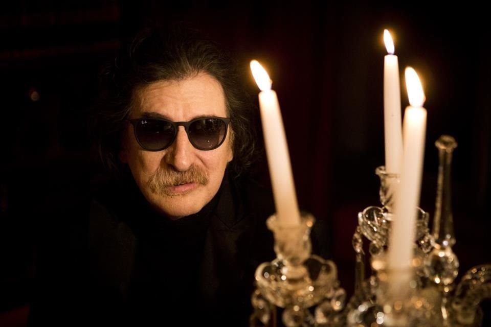 Tras estar internado en el hospital por quemaduras en su pierna izquierda, el rockero argentino Charly García regresó a casa para recuperarse.