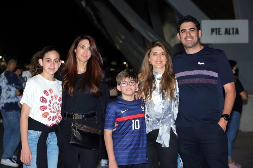 Romina Iza, Maru de Iza, José Álvarez Tostado, Katia Matar de Álvarez Tostado y José Álvarez Tostado