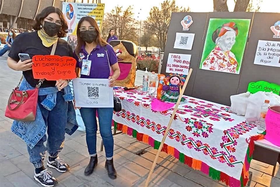 La organización RedMin colocó afuera del estadio un módulo en el que mostraban a los asistentes la importancia de su movimiento.