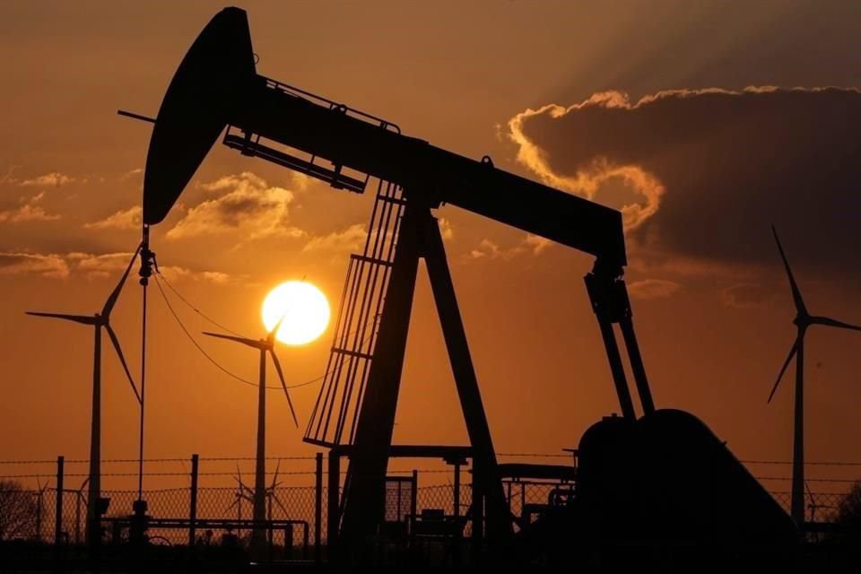 Durante la jornada, los precios del crudo llegaron a caer hasta un 7 por ciento, con el WTI cayendo por debajo de los 100 dólares por barril.