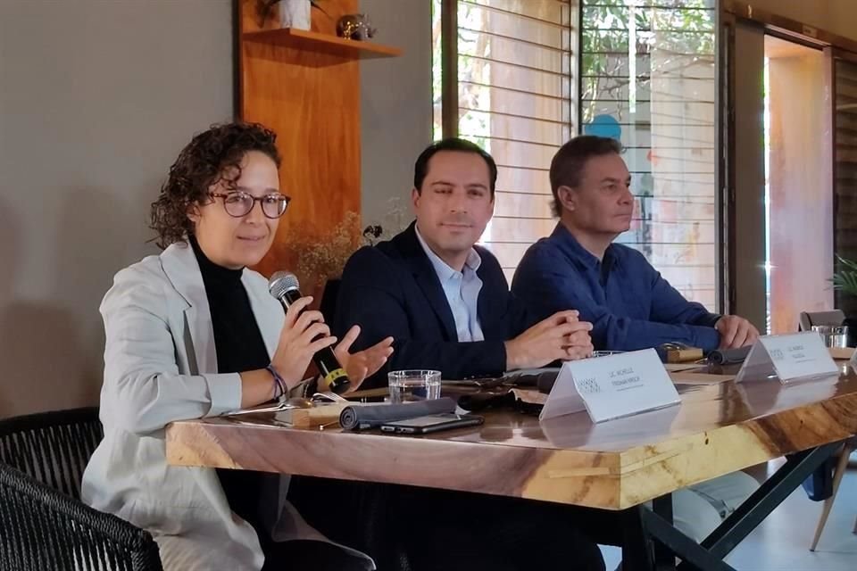 Michelle Fridman Hirsch, Secretaria de Fomento Turístico de Yucatán; Mauricio Vila, Gobernador de Yucatán, y Gustavo Staufert, director de la Oficina de Visitantes y Convenciones de Guadalajara.