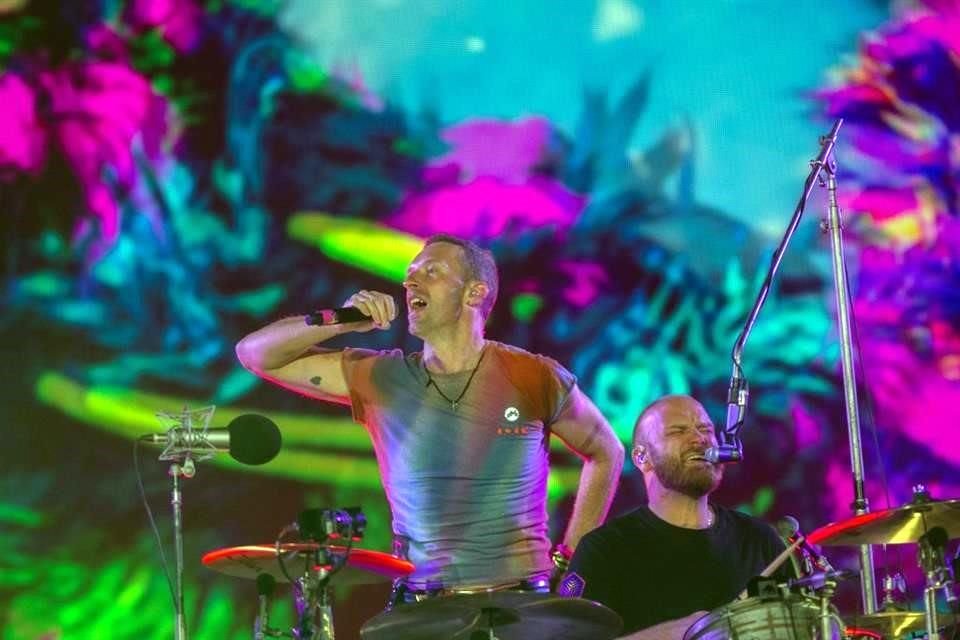 Coldplay ofreció una fiesta llena de color para los tapatíos.