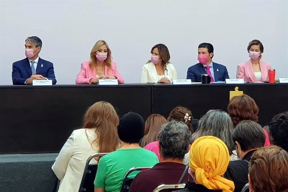 El Estado anunció el programa de cobertura universal para mujeres con cáncer de mama que nacieron en NL y no cuenten con ningún servicio médico.