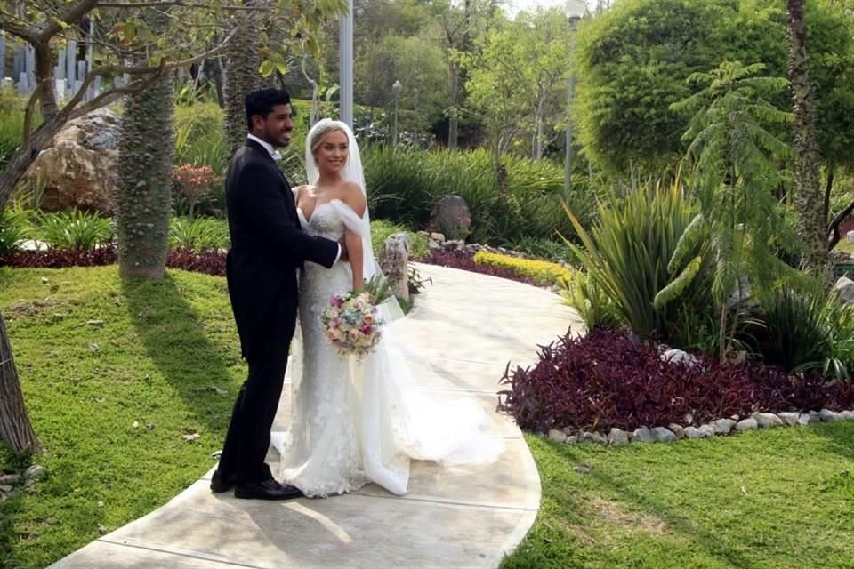 Juan Miguel  Santana García y Leslie Scarlet Rocha Mora