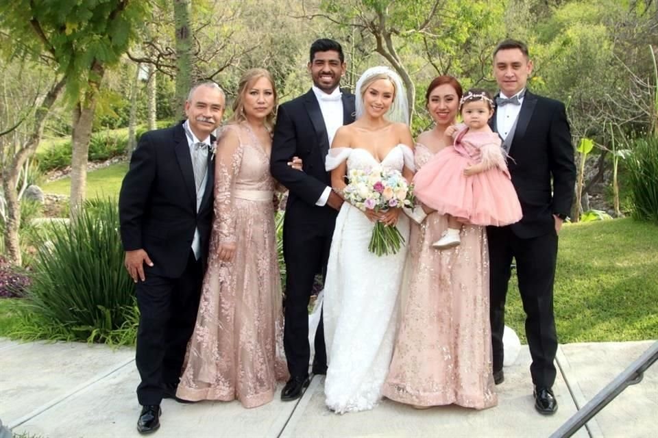 FAMILIA DE LA NOVIA  Enrique Rocha González, Lorena Mora de Rocha, LOS NOVIOS, Denisse Lizbeth Rocha Mora, Mía Lizbeth Segura Rocha e Iván Rocha