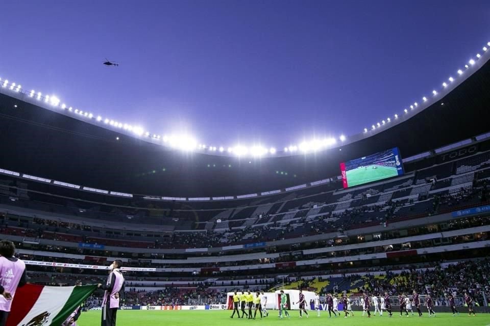 El Azteca no lució la mejor entrada.